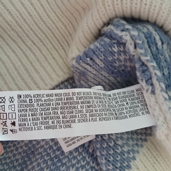 Forever 21 Sweater Size Small 3 Button Blue Cream Cropped - Picture 5 of 13